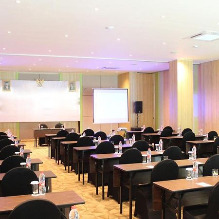 Zest Parang Raja Solo By Swiss-Belhotel International Bonorejo Esterno foto
