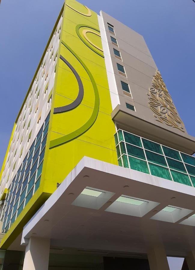 Zest Parang Raja Solo By Swiss-Belhotel International Bonorejo Esterno foto
