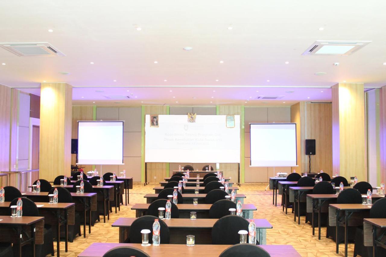 Zest Parang Raja Solo By Swiss-Belhotel International Bonorejo Esterno foto